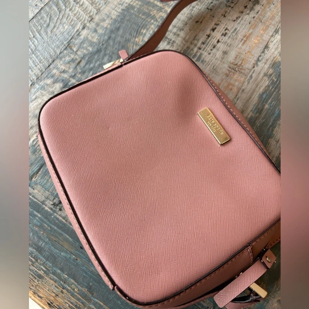 Kate Spade Cross Body Purse Gently Used 18” drop 8” wide 6” height 2.75” depth